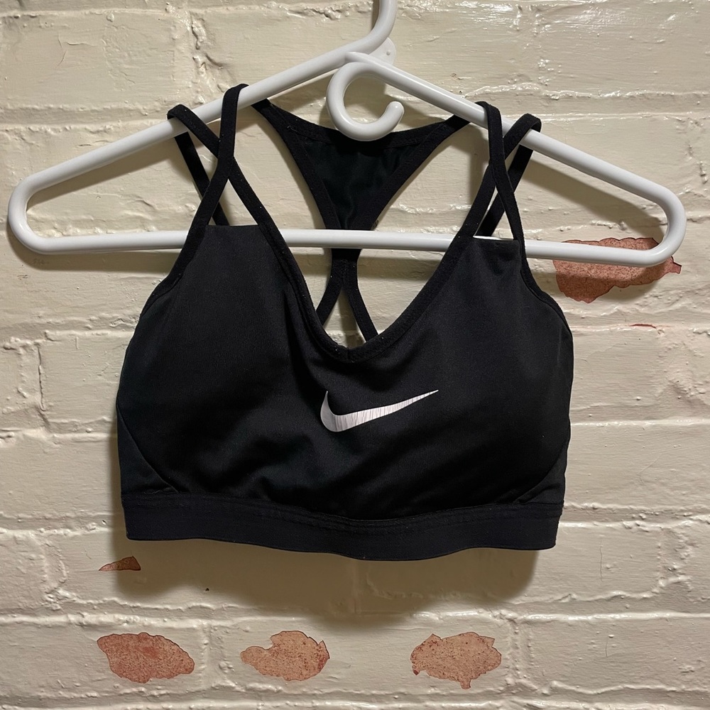 (5 for $30) Women’s Work out Nike Bra size medium